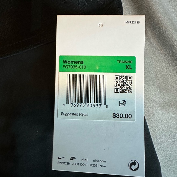 NWT Nike Pro Women's Mid-RiseShorts size XL - Picture 2 of 3